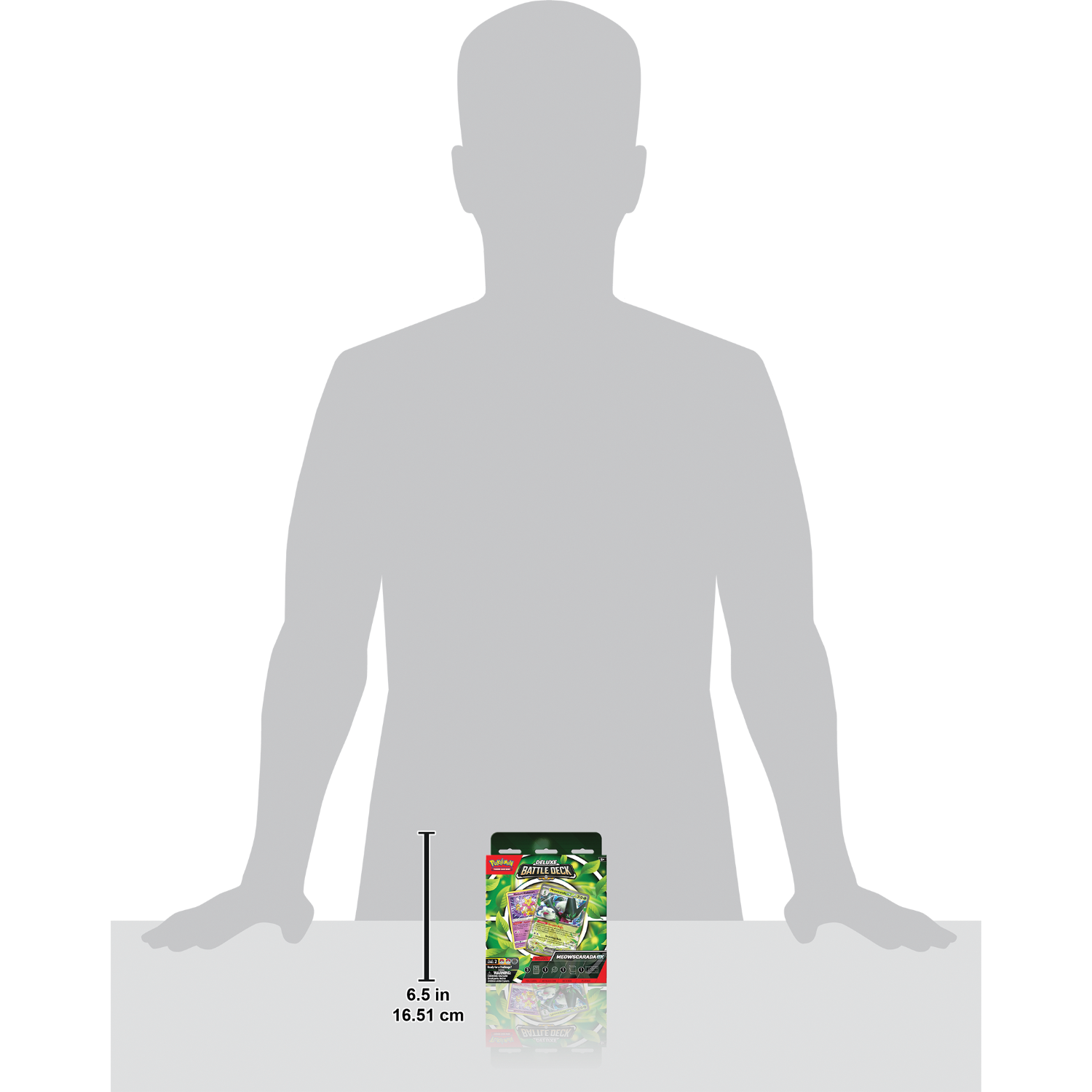 Silhouet van een persoon met een Pokémon Battle Deck, met afmetingen: 6,5 inch x 16,51 inch.