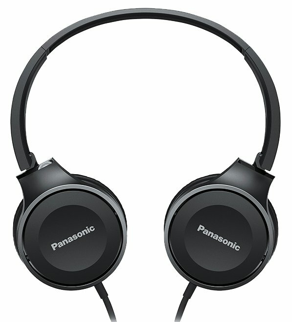 Czarne słuchawki Panasonic, nauszne, z kablem, na białym tle.