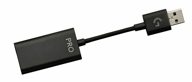 Czarny adapter audio Logitech PRO ze złączem USB.