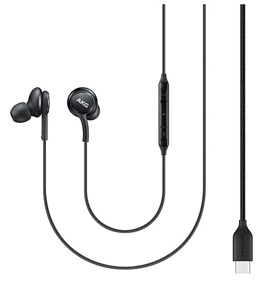 Czarne słuchawki AKG z kontrolkami i złączem USB-C. Czarny kabel.