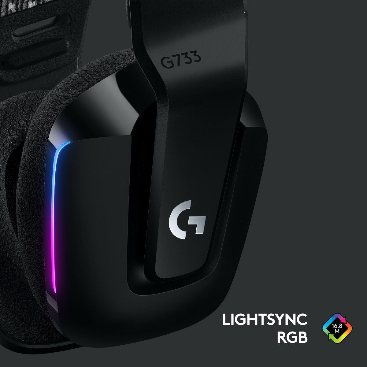 Czarny zestaw słuchawkowy z podświetleniem RGB. Etykieta G733 i logo Logitech.