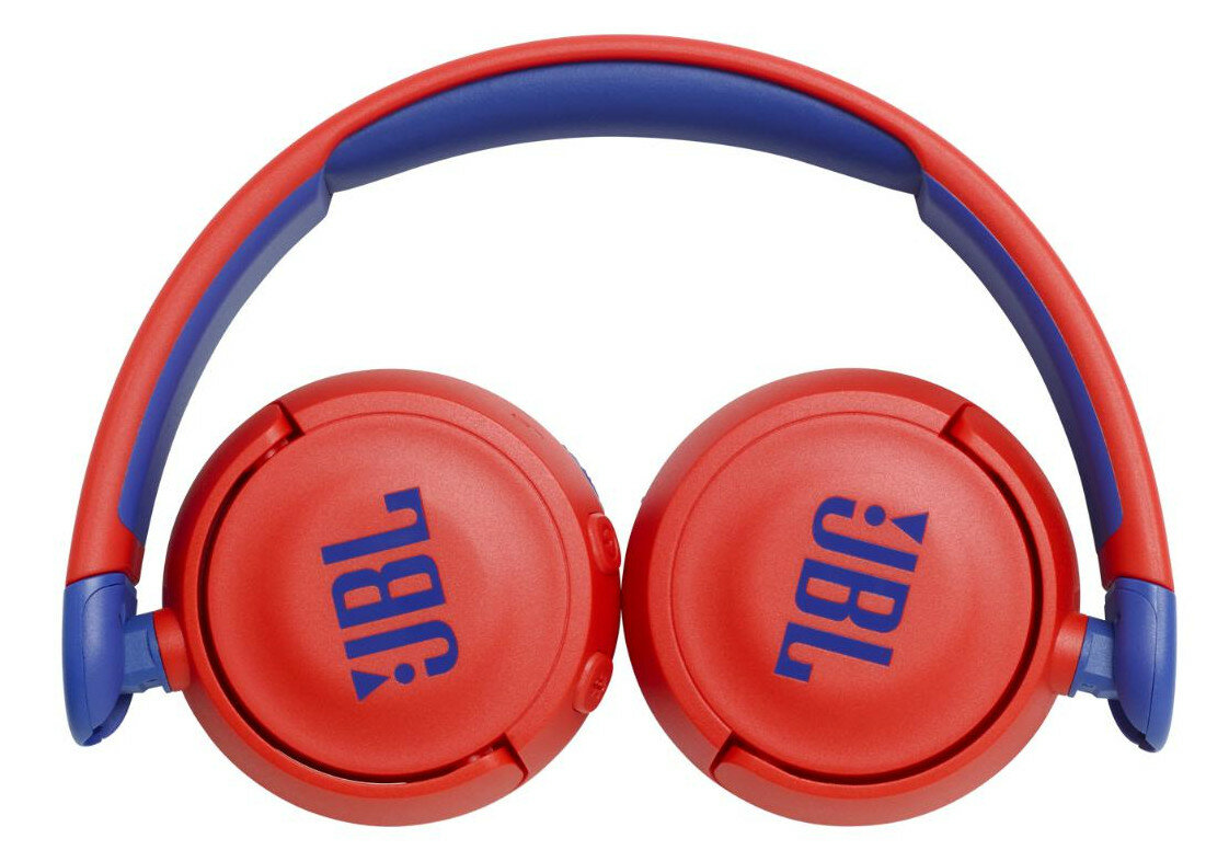 Czerwone i niebieskie słuchawki JBL. Nausznik jest czerwony z niebieskim logo JBL.
