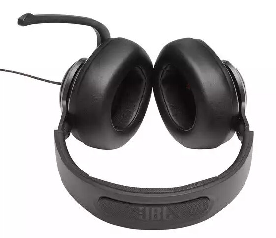 Czarne słuchawki nauszne z mikrofonem. Słuchawki na białym tle.