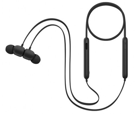 Czarne słuchawki na szyję. Słuchawki połączone są przewodem.