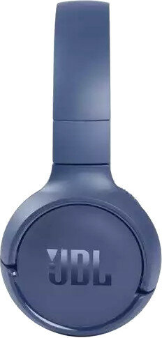 Niebieskie słuchawki JBL. Muszle są okrągłe i mają logo JBL.