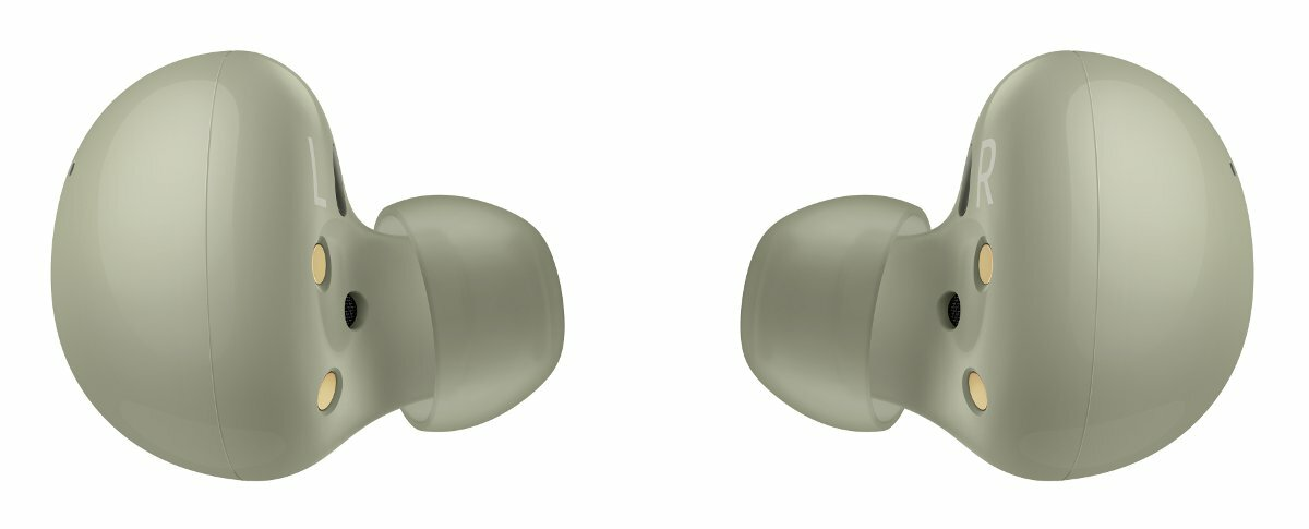 Dwa jasnozielone słuchawki z złotymi akcentami, obok siebie na białym tle.