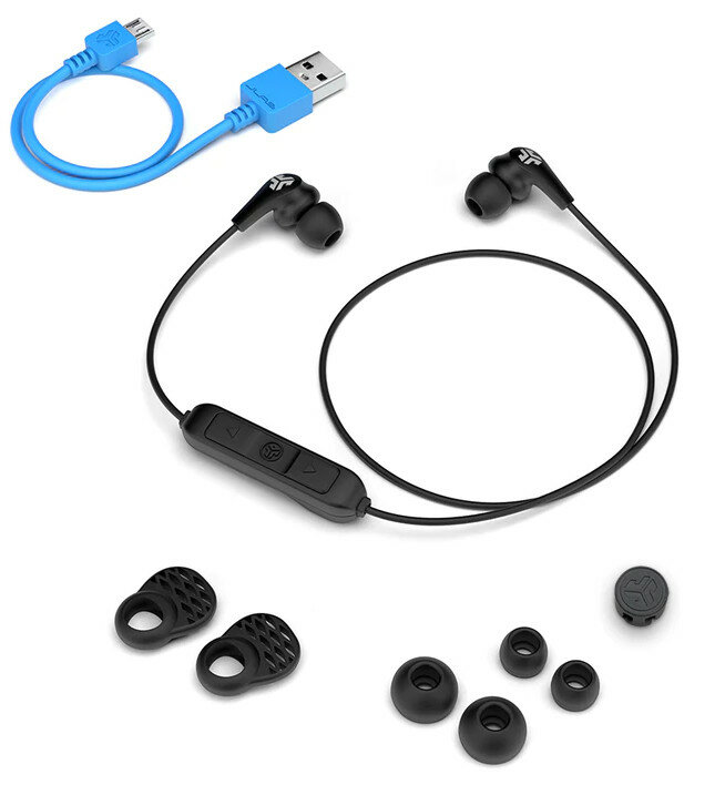 Niebieski kabel USB, czarne słuchawki z kontrolą i dodatkowe wkładki douszne na białym tle.