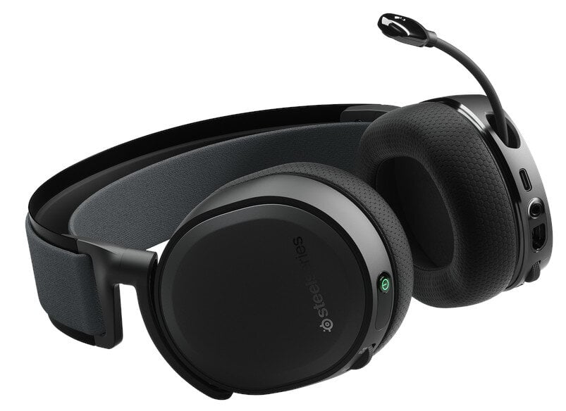 Czarne słuchawki SteelSeries z mikrofonem. Słuchawki są pod kątem, pokazując ich design.