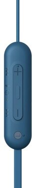 Niebieski pilot w linii na niebieskim kablu. Posiada przyciski głośności i centralny przycisk.