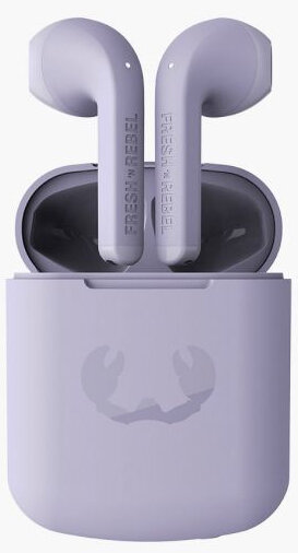 Dwa jasnofioletowe słuchawki w jasnofioletowym etui ładującym. Marka 'FRESH 'REBEL' na słuchawkach.