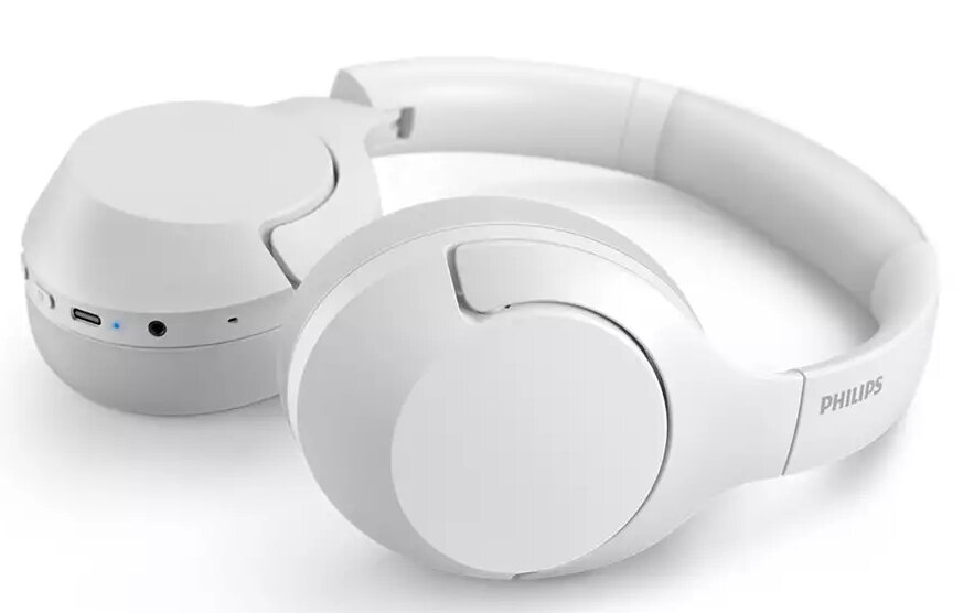 Białe słuchawki Philips, widok pod kątem, białe tło.