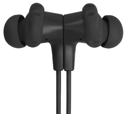 Czarne słuchawki douszne, połączone kablem.