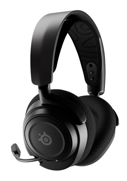 Czarne słuchawki do gier z mikrofonem. Widoczne logo SteelSeries na słuchawce.