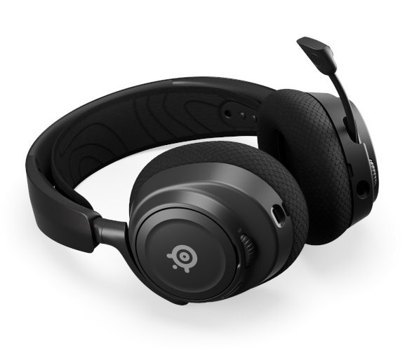 Czarne słuchawki dla graczy z mikrofonem, na białym tle.