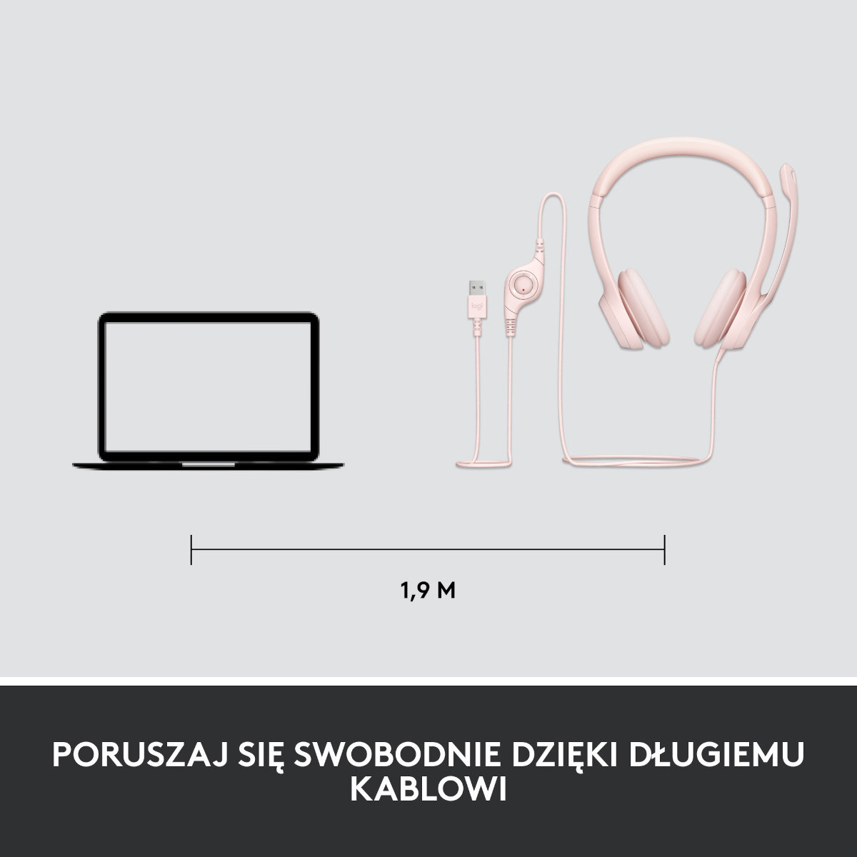 Różowy zestaw słuchawkowy obok czarnego laptopa. Widoczny długi kabel.