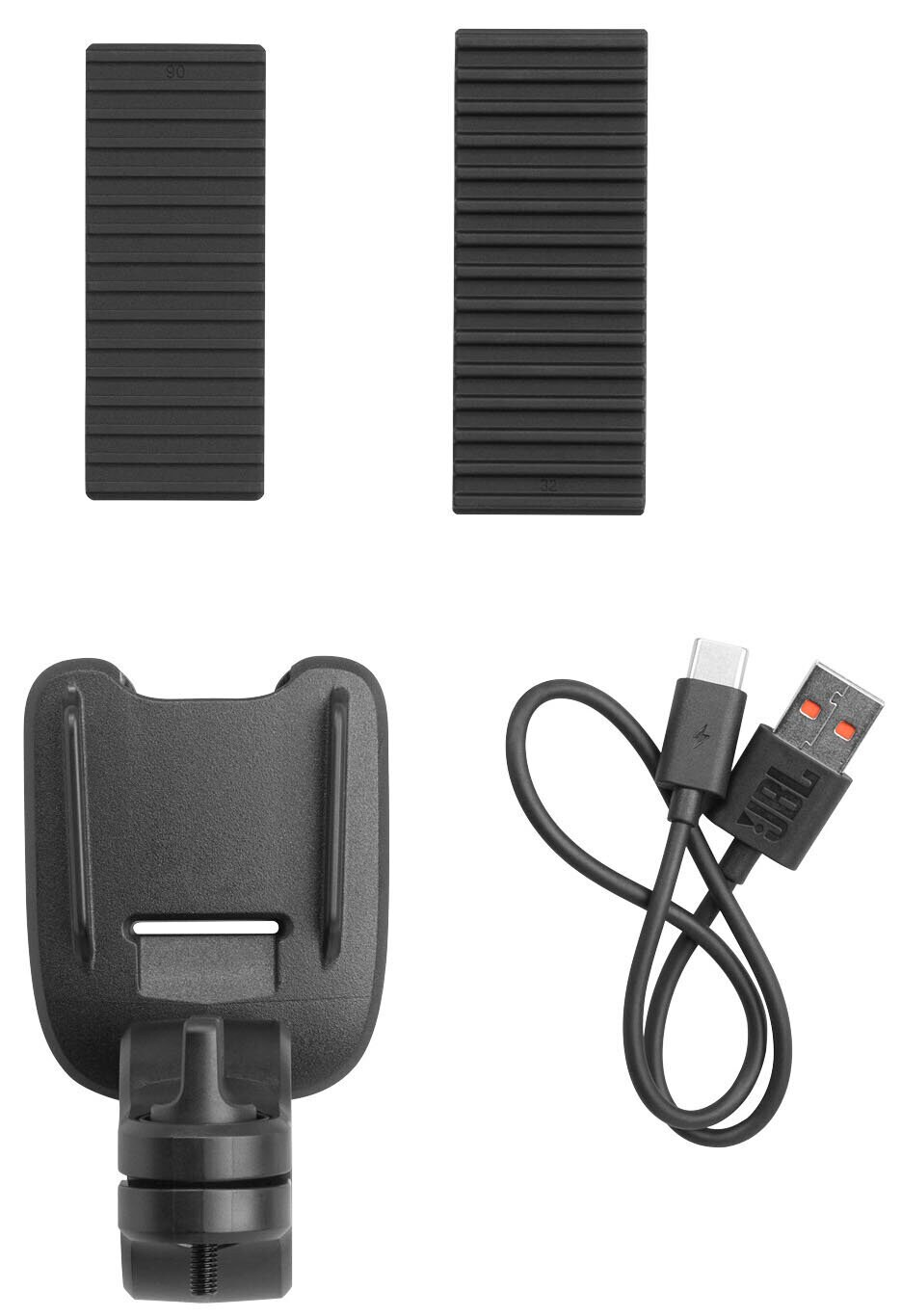 Czarne akcesoria: dwa żebrowane prostokąty, wspornik montażowy i kabel ładujący.