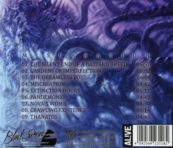 Albumcover mit Titelliste. Dunkler Hintergrund mit Tentakeln. Text in Weiß und Blau.