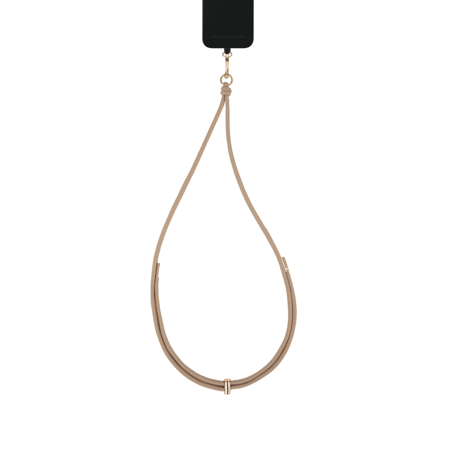 Beige telefoonriem met gouden sluiting en detail op zwarte achtergrond.