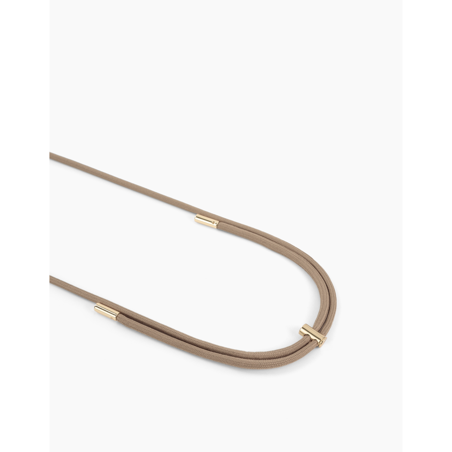 Een touwketting met gouden sluitingen.