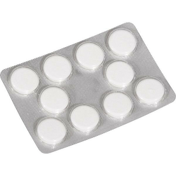 Blister z białymi pigułkami. Dziesięć okrągłych pigułek w srebrnym pojemniku.