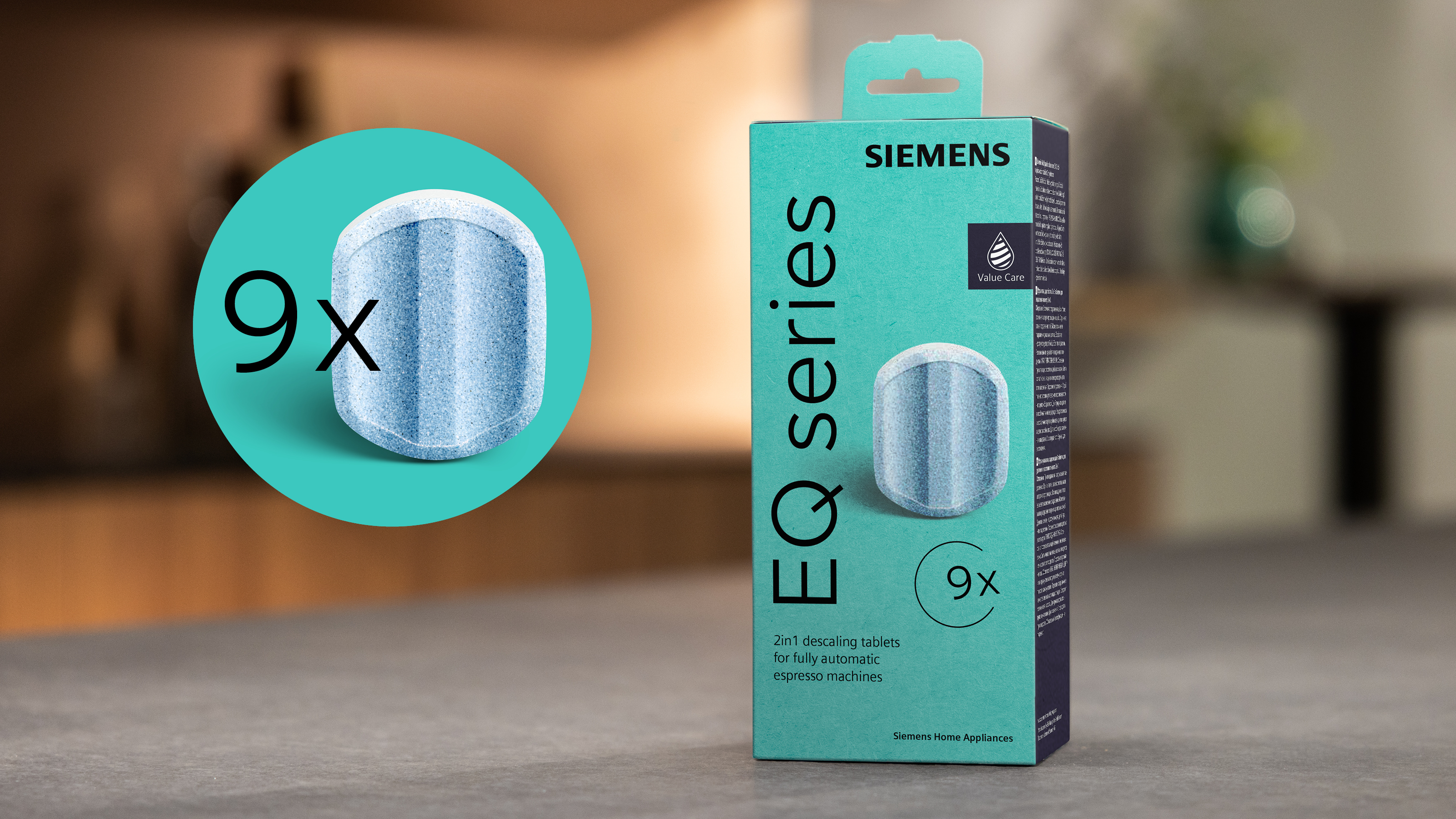 Schachtel mit EQ-Serie Espresso-Maschinen-Tabletten. Eine Tablette liegt neben der Schachtel.