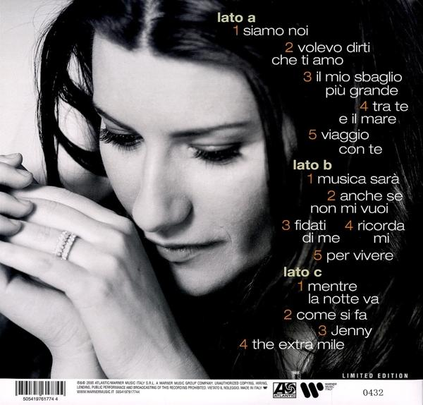 Albumcover mit Frauengesicht. Italienischer Text mit Songtiteln. Schwarz und Weiß.