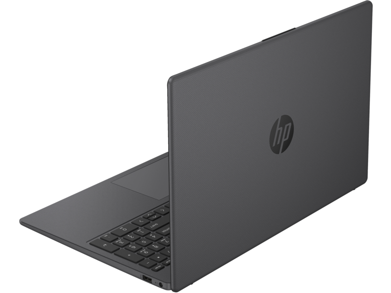 Koyu gri bir dizüstü bilgisayar, açık, klavyeyi gösteriyor, arkasında HP logosu var.