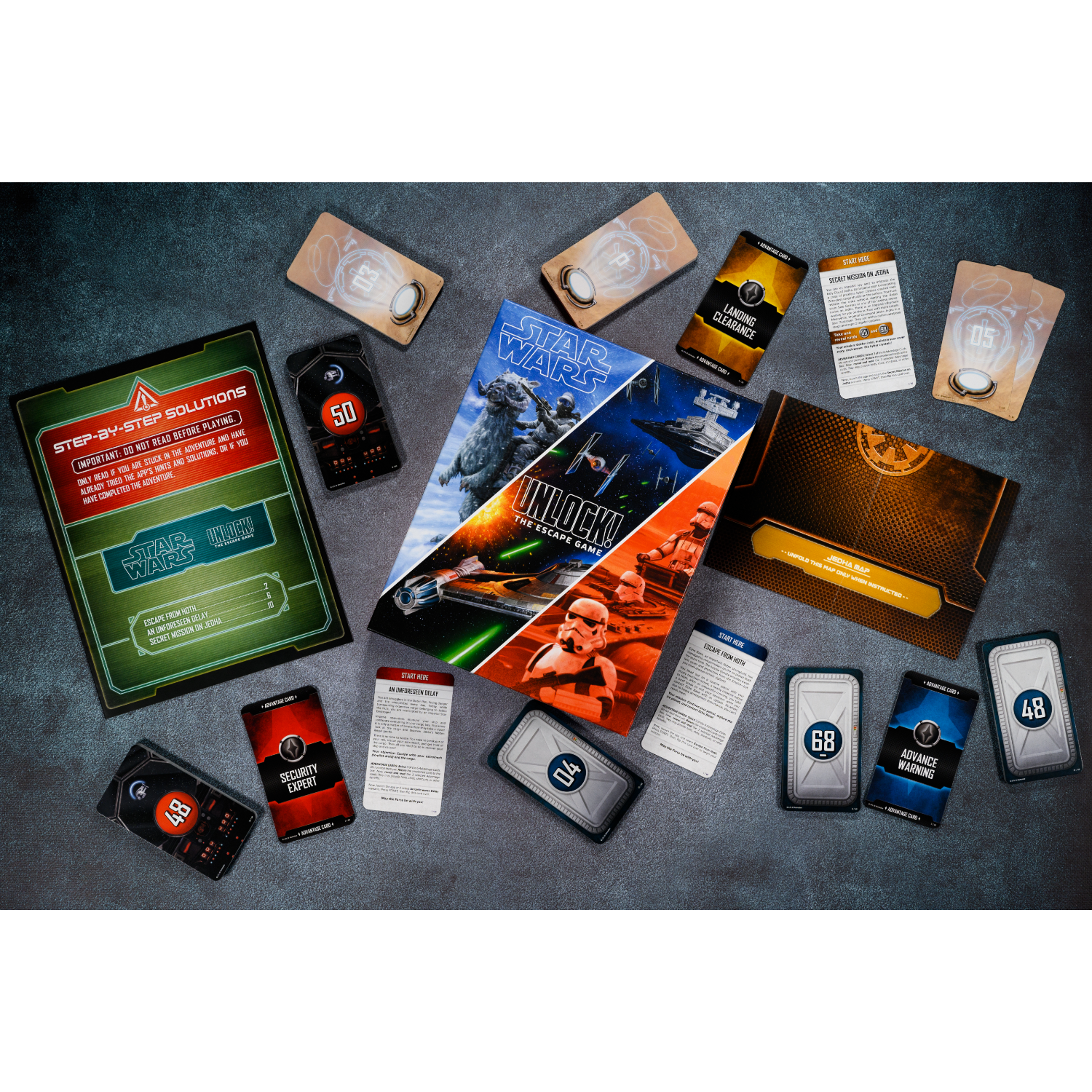 Star Wars Unlock! bordspel met kaarten en spelonderdelen op een getextureerd oppervlak.