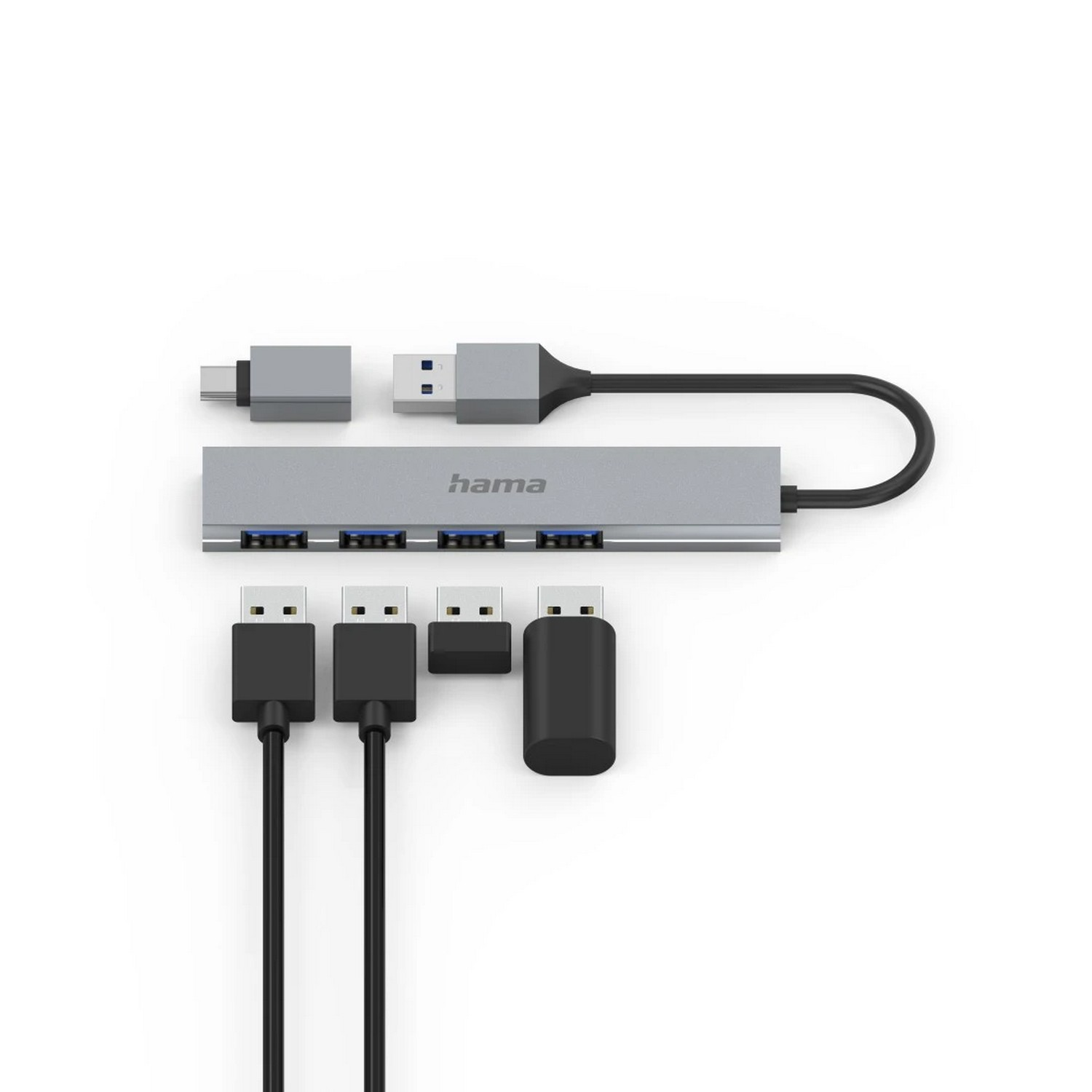 Hub USB argenté avec plusieurs ports. Plusieurs câbles et adaptateurs USB noirs. Fond blanc.