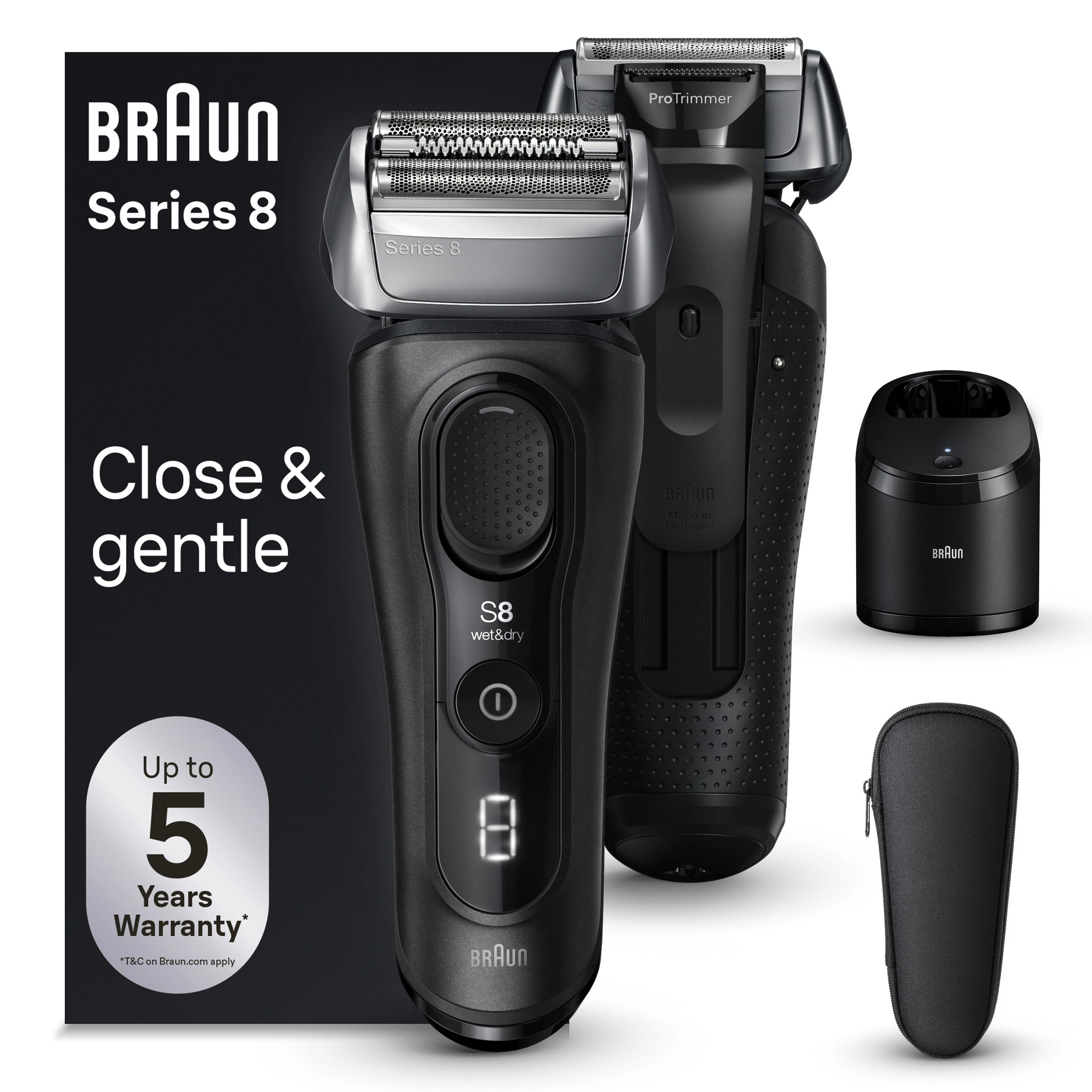 Elektrorasierer Braun Series 8 mit Zubehör. Schwarzer Rasierer und Ladestation.