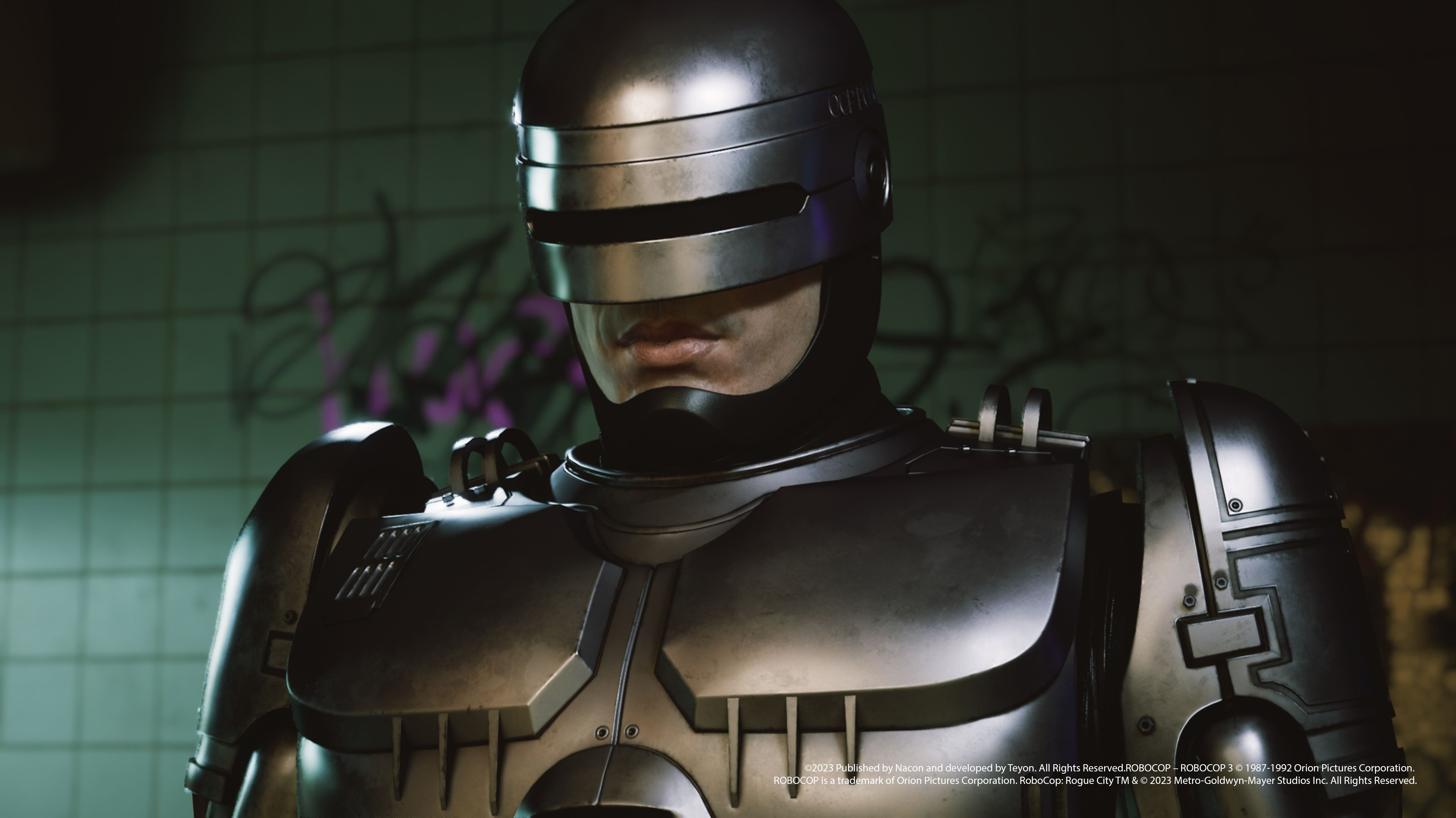 RoboCop en costume métallique, regardant le spectateur, fond de graffiti.