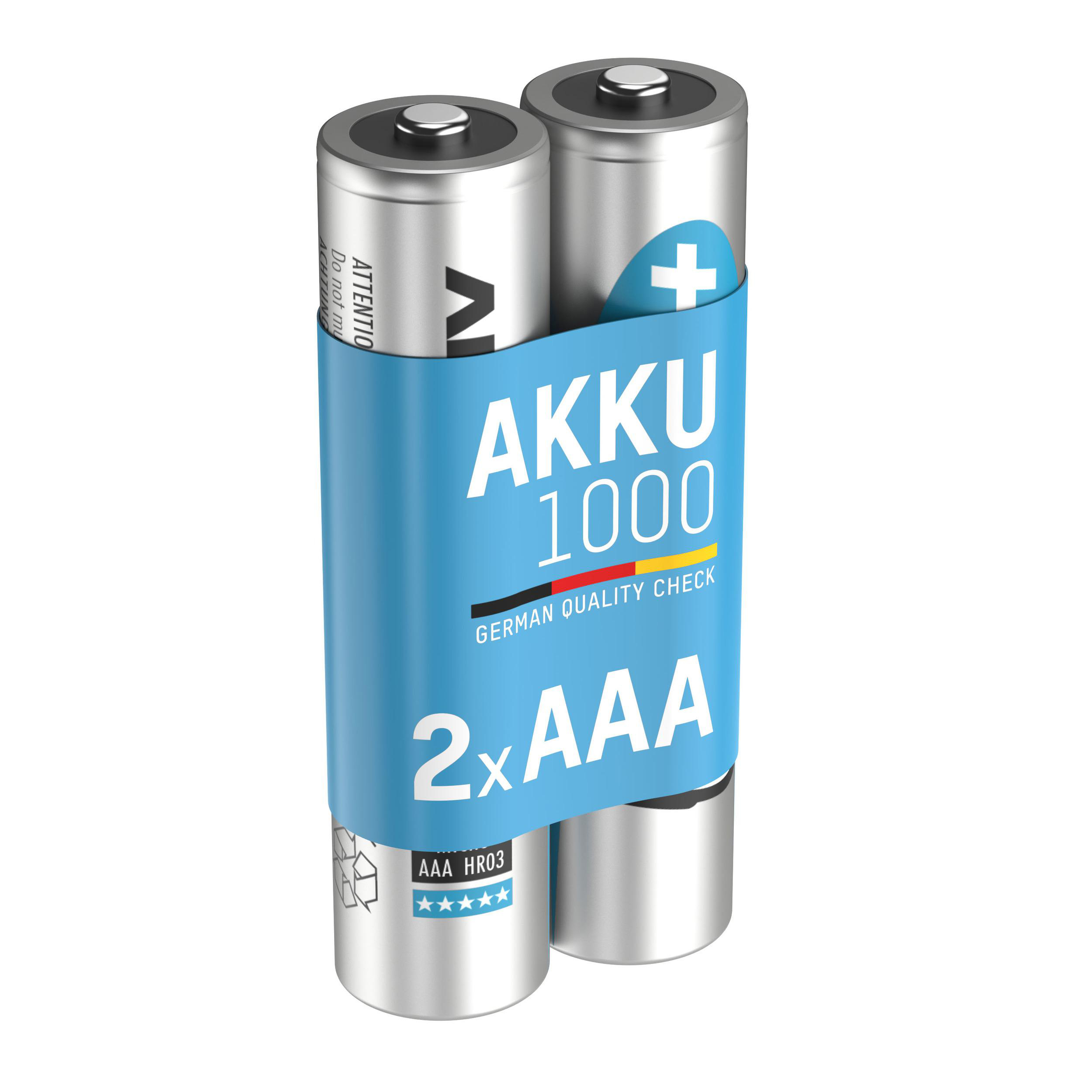 Zwei AAA-Batterien in einer blauen Hülle mit der Aufschrift Akku 1000 und deutscher Qualitätsprüfung.