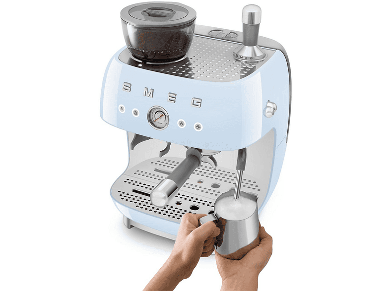 Smeg EGF 03 PBEU 50's Style Espressomaschine mit Siebträger (Pastellblau, Edelstahlmahlwerk/Kegel, 1650 Watt, 20 bar) — Foto 3 von 5