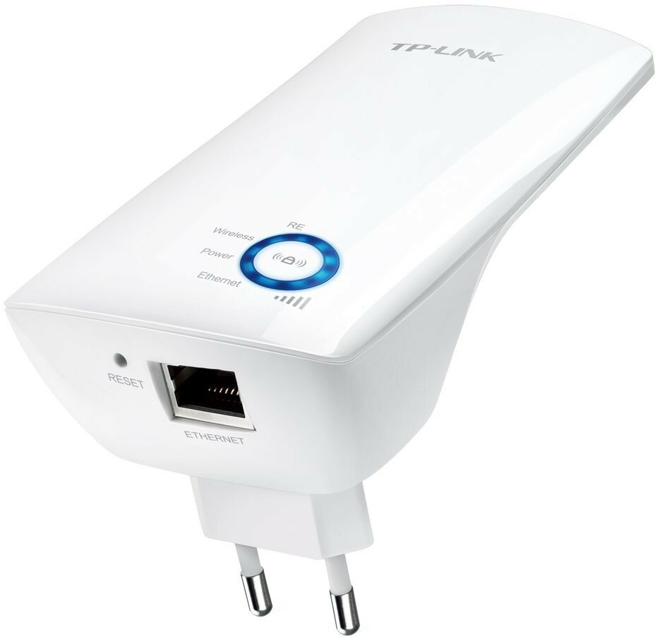Biały wzmacniacz Wi-Fi TP-Link z niebieskim światłem i portem Ethernet. Podłącza się do ściany.