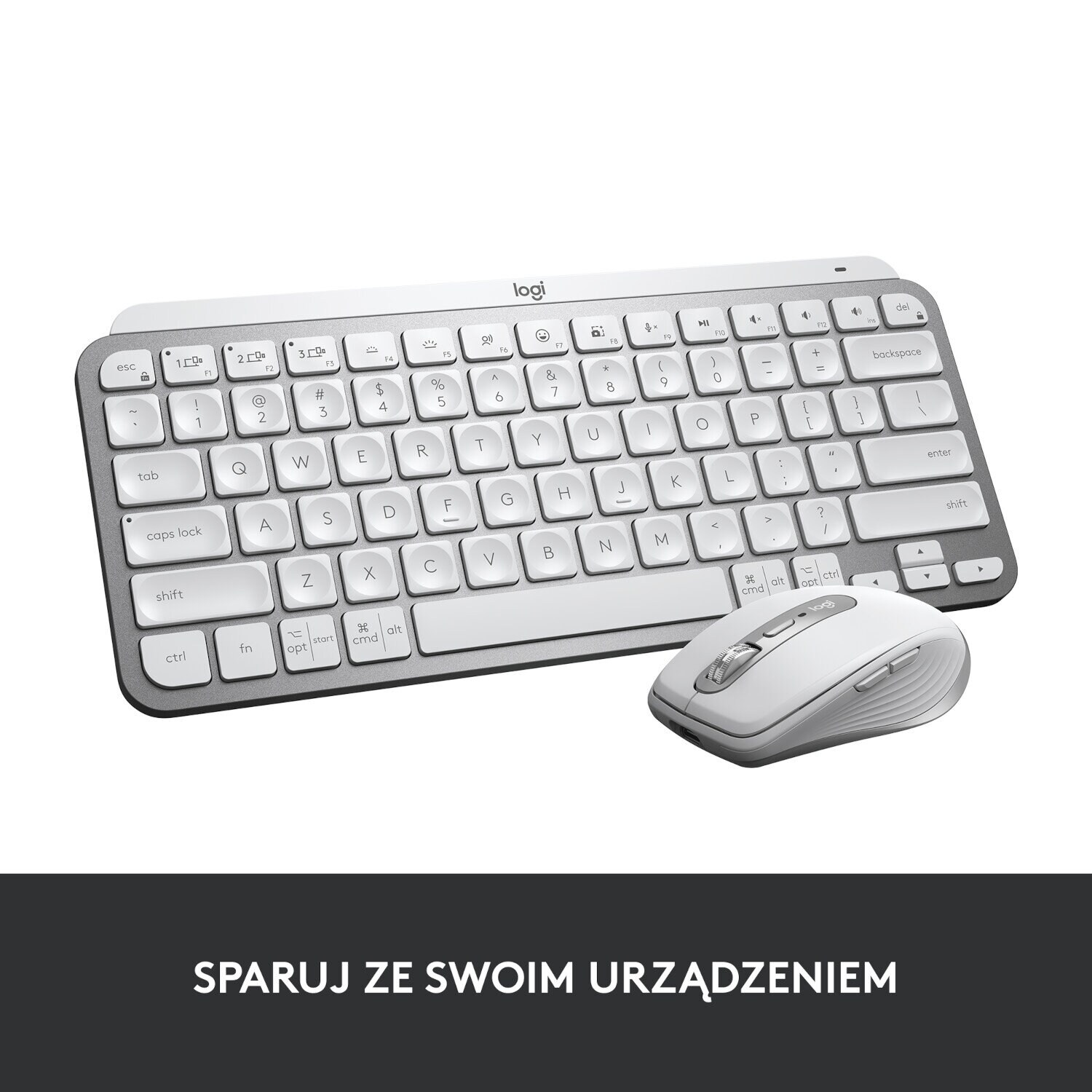 Biała klawiatura i mysz, obie marki Logitech, na białej powierzchni.