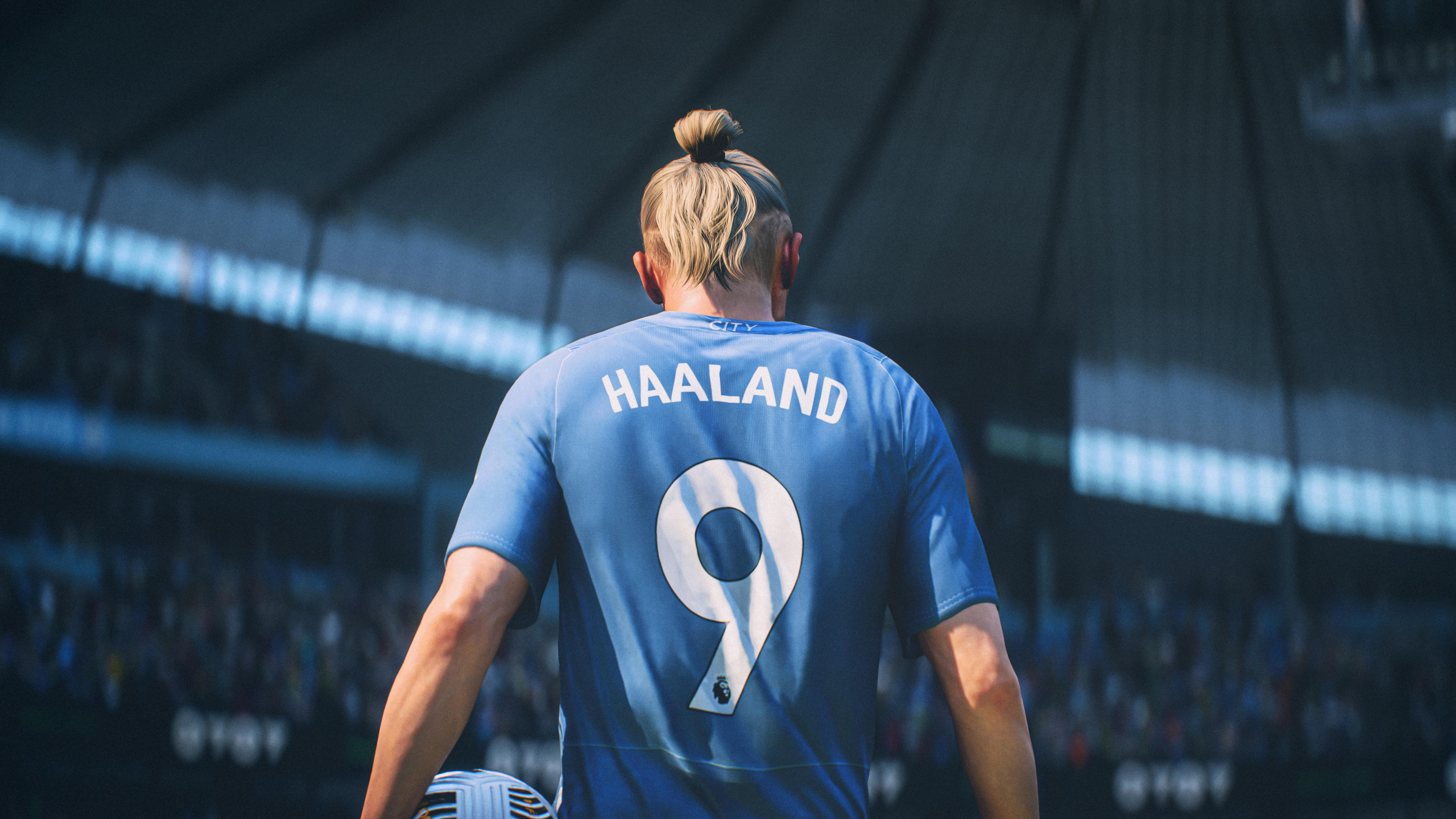 Fußballspieler Haaland in hellblauem Trikot mit der Nummer 9 auf dem Rücken.