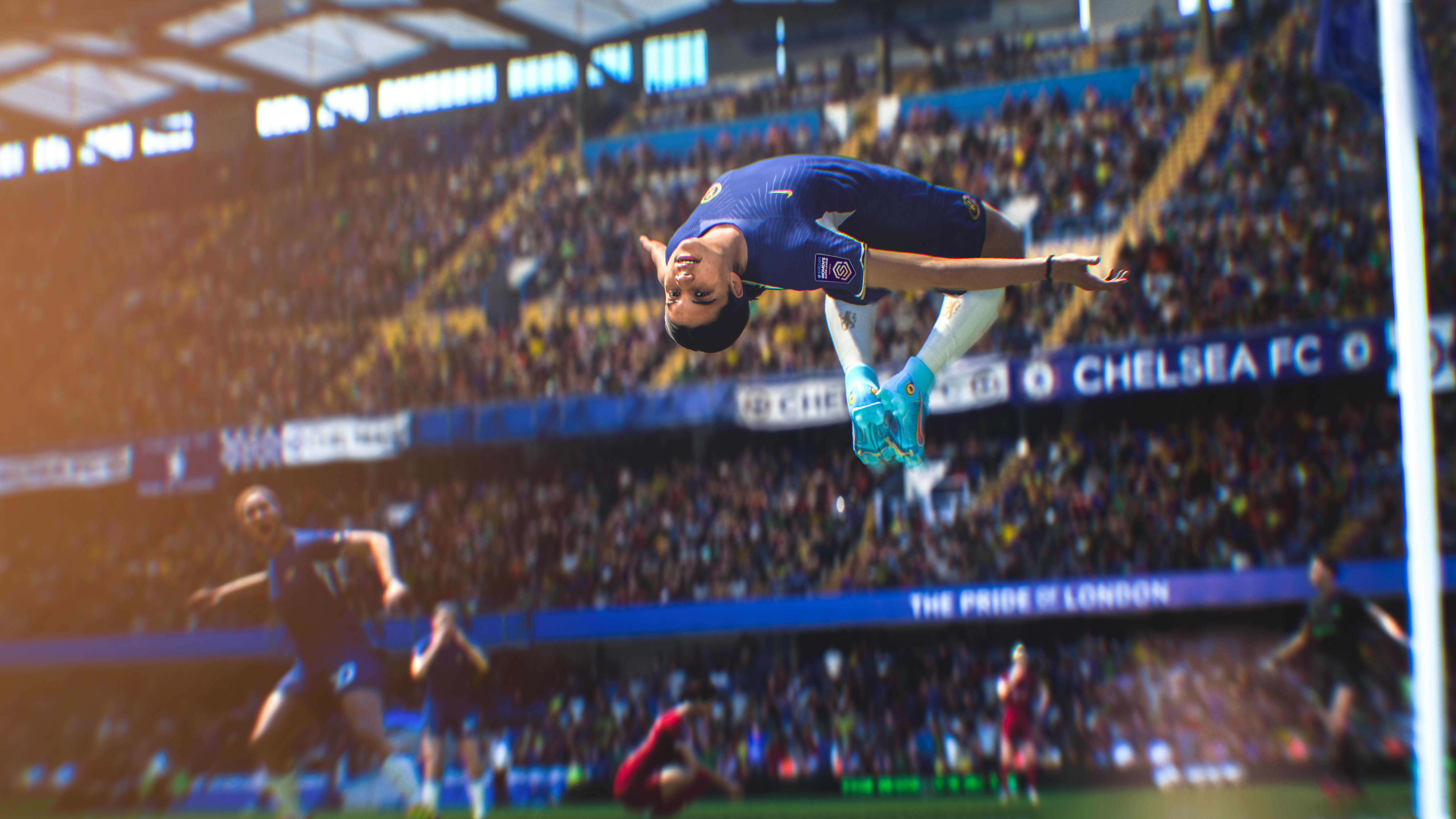 Fußballspieler in einem Stadion, der einen Salto macht, mit Zuschauern im Hintergrund. Chelsea FC-Logo.
