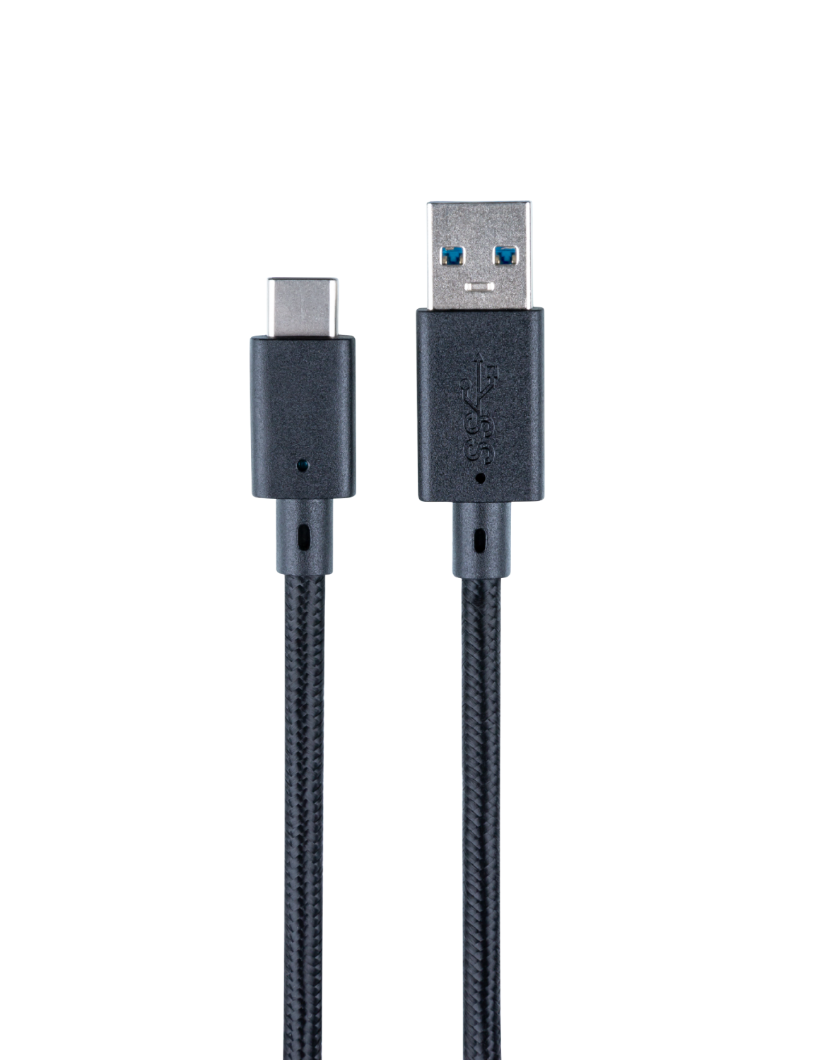 Un cable USB-C a USB-A. El cable es negro, con textura trenzada, sobre un fondo negro.