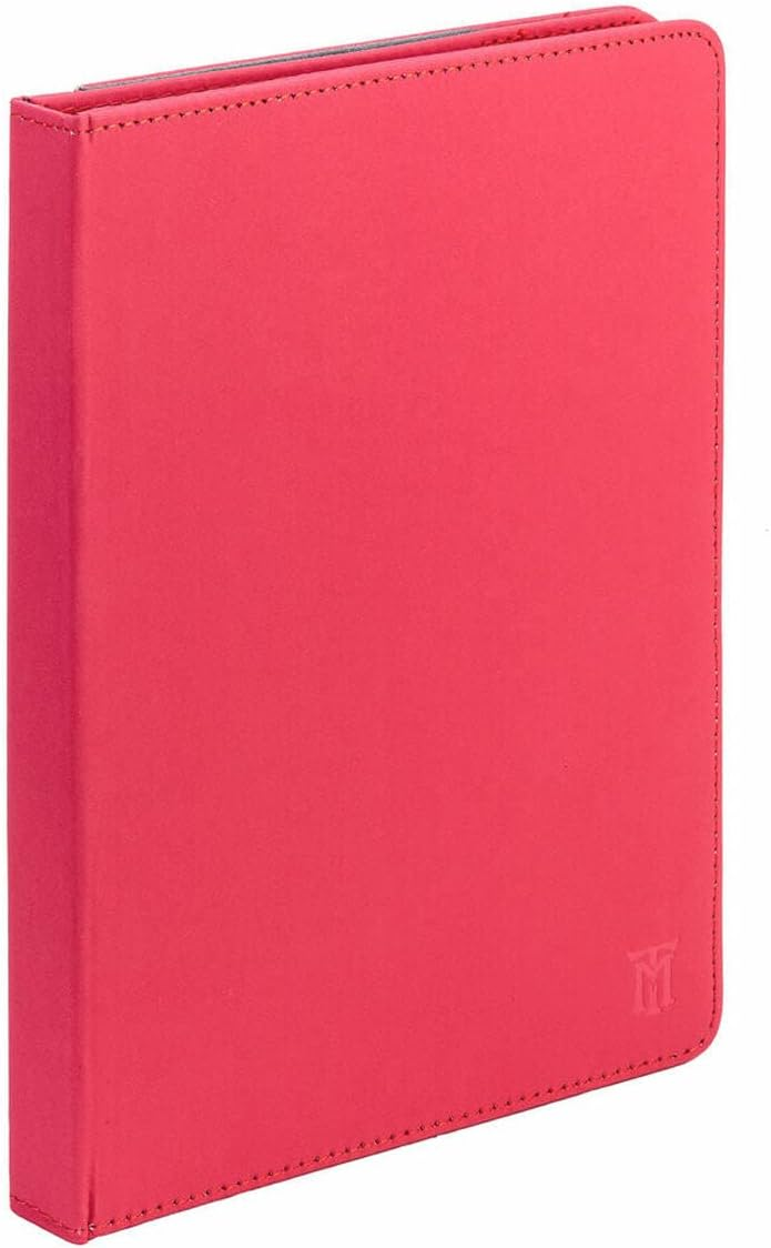 Un libro rojo con una cubierta texturizada se muestra en una toma de primer plano, con la letra 'M' en la parte inferior derecha.