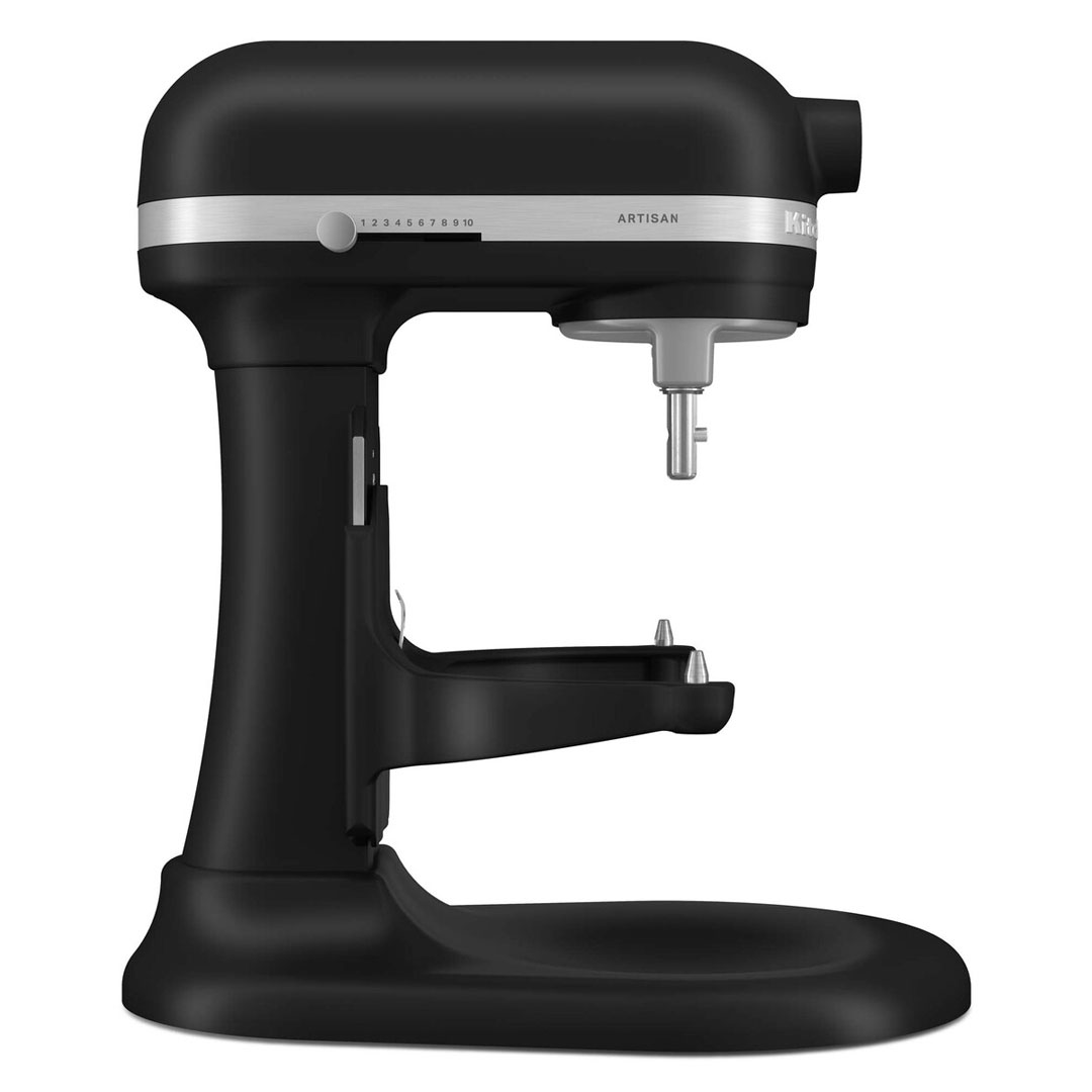 Fekete KitchenAid Artisan robotgép. Ezüst szalag és tárcsa. Fehér háttér.