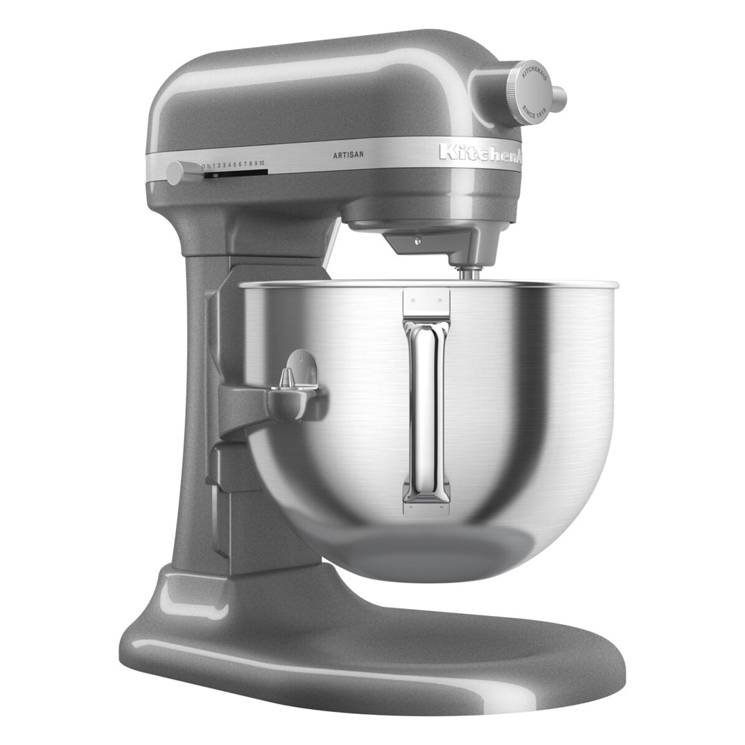 Egy szürke KitchenAid keverőgép fehér háttéren. Nagy tálja és állványa van.