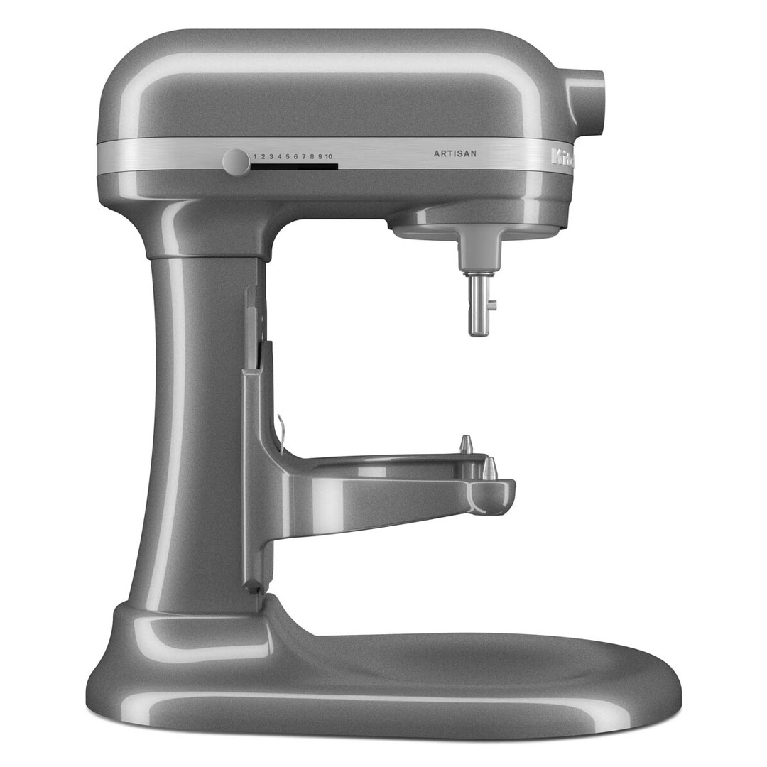 Szürke KitchenAid keverőgép. Egy állványos keverő fehér háttéren.
