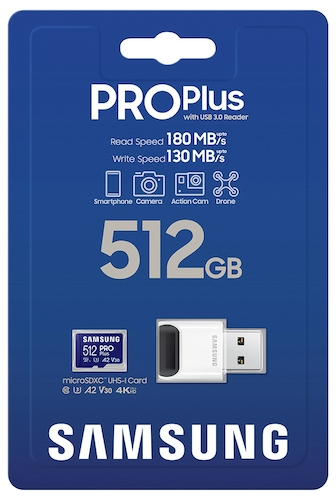 Samsung Pro Plus 512 GB-os MicroSD kártya és USB 3.0-s olvasó csomagolása, kék háttér.