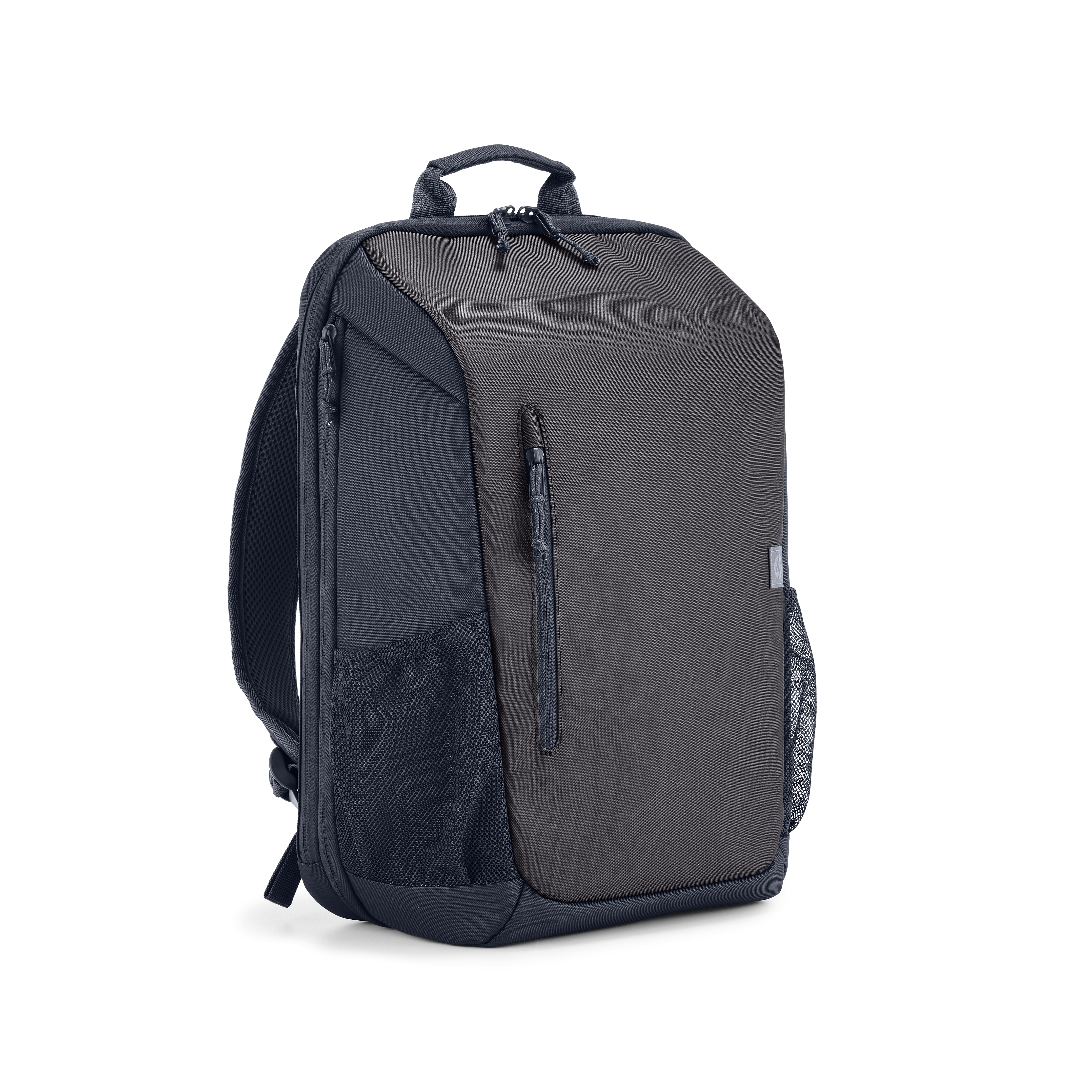 Mochila gris y negra con múltiples compartimentos, sobre fondo blanco.