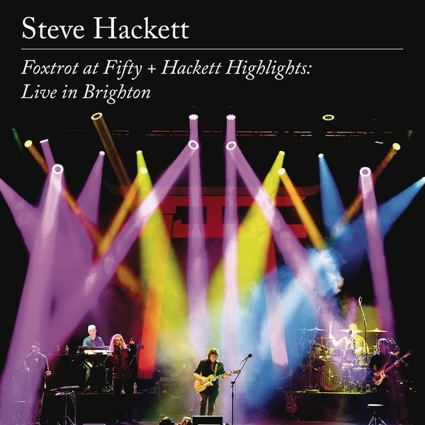 Steve Hackett Albumcover, Bühne mit Lichtern, Band spielt.