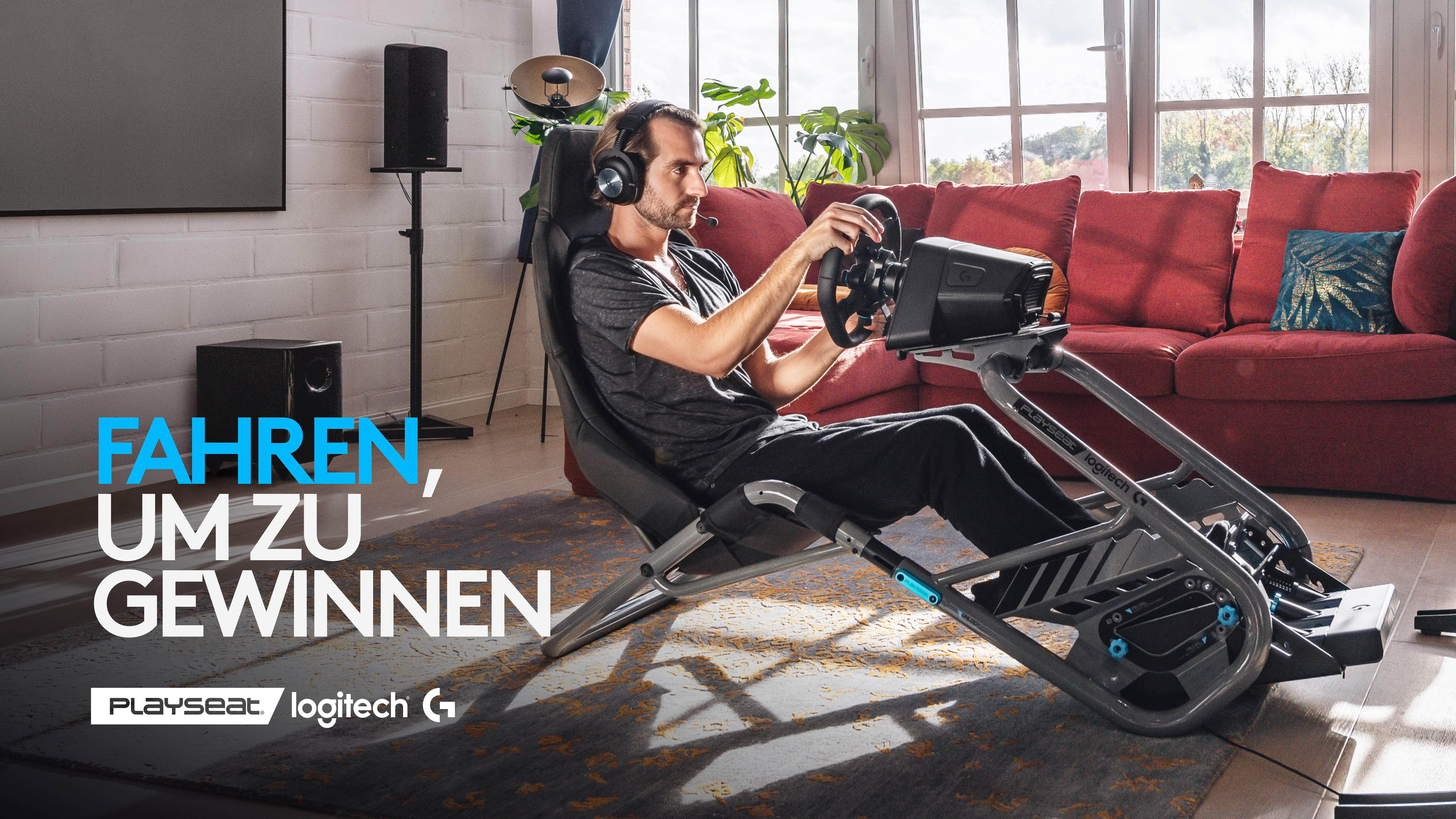Schwarzer Gamecontroller, Seitenansicht, mit strukturierter Grifffläche.