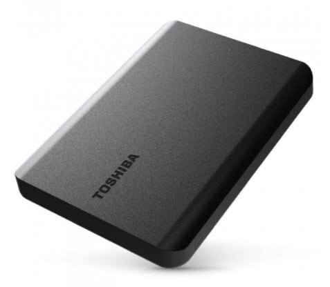 Czarny zewnętrzny dysk twardy Toshiba. Widoczne słowo Toshiba.