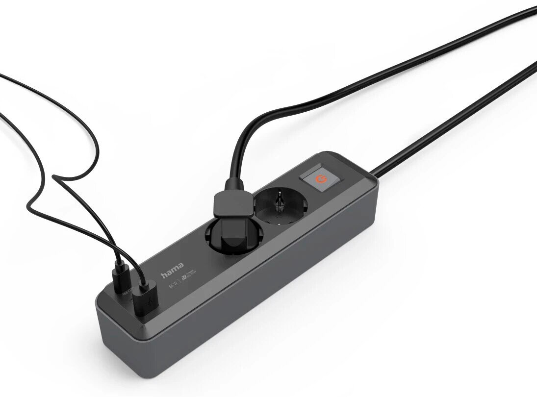 Czarny przedłużacz z podłączonymi wtyczkami i kablami USB.