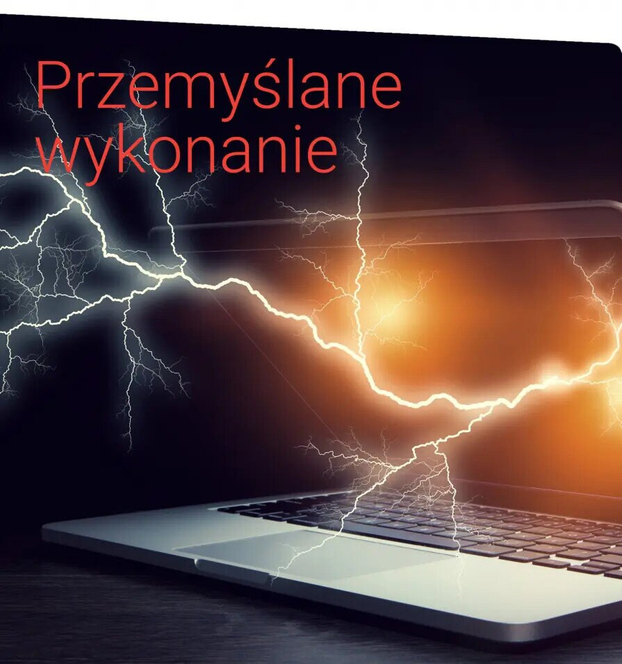 Laptop z błyskawicami i czerwonym tekstem: 'Przemyślane wykonanie'.