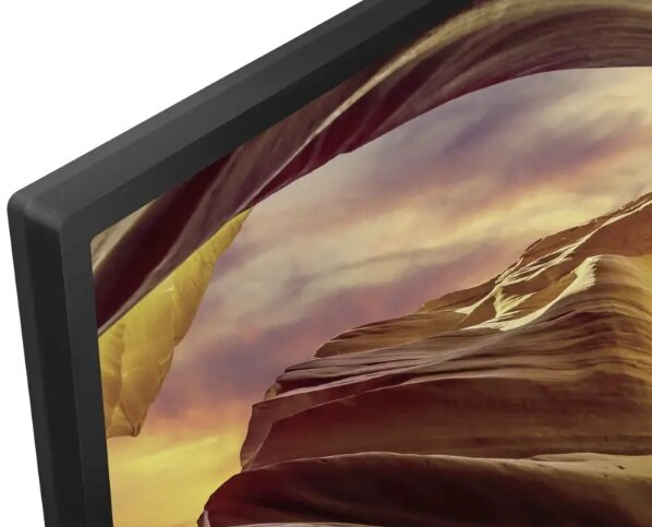 Zbliżenie ekranu telewizora z krajobrazem kanionu.